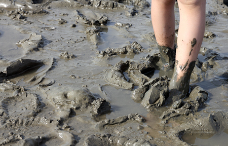 feet in mud